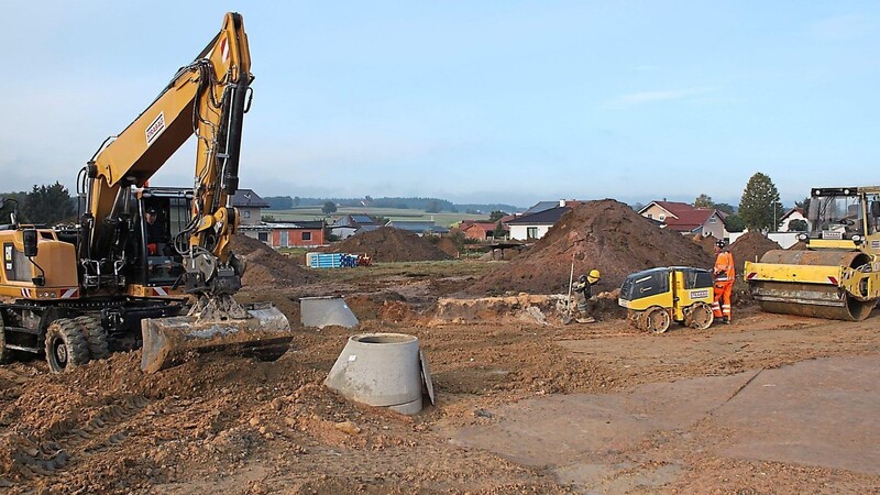 Seit Anfang September erschließt die Stadt 20 Parzellen am Drei-Häuser-Weg im Süden von Mitterkreith. Gebaut werden kann im Sandfeld II wohl ab Frühjahr.