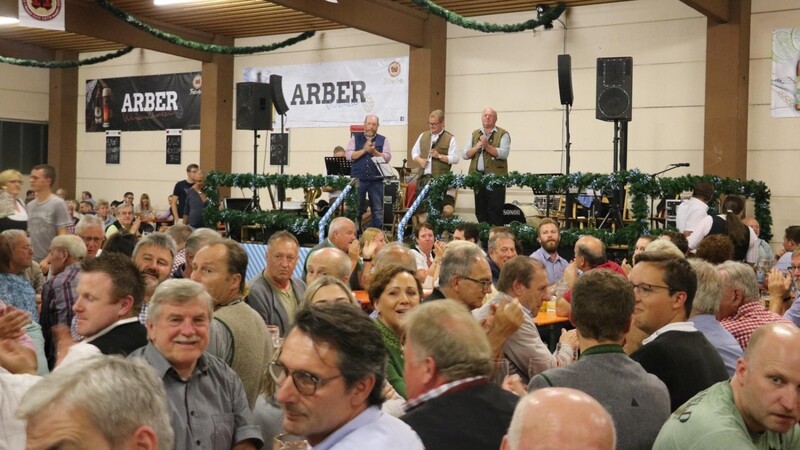 Die Falterbräu-Festhalle war jederzeit gut besucht.