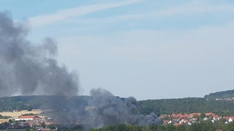 Der von dem Brand verursachte Rauch war weithin zu sehen.