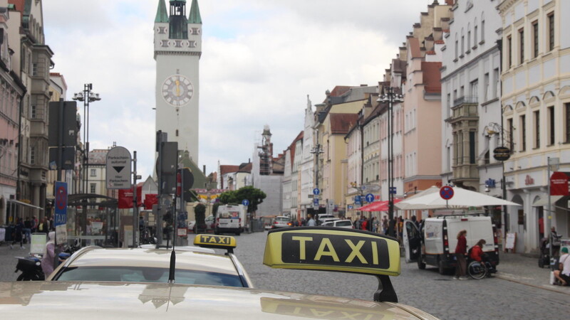 Wenn der Stadtrat am kommenden Montag zustimmt, wird Taxifahren in Straubing kurz vor dem Gäubodenvolksfest deutlich teurer.