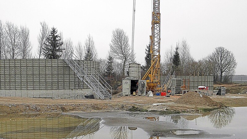 Der Klärschlamm soll in einem Sammelbecken gelagert werden, im Frühjahr wird er entsorgt.