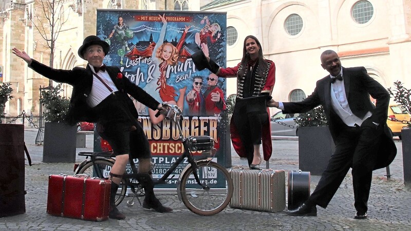 Da war die Welt noch in Ordnung: Monsieur Momo, Miss Regensburg Sina Meindl und Regisseur Rodriguez Funke bei der Vorstellung des Programms für den Weihnachtscircus. Am gestrigen Montag musste der Event am Dultplatz coronabedingt abgesagt werden.